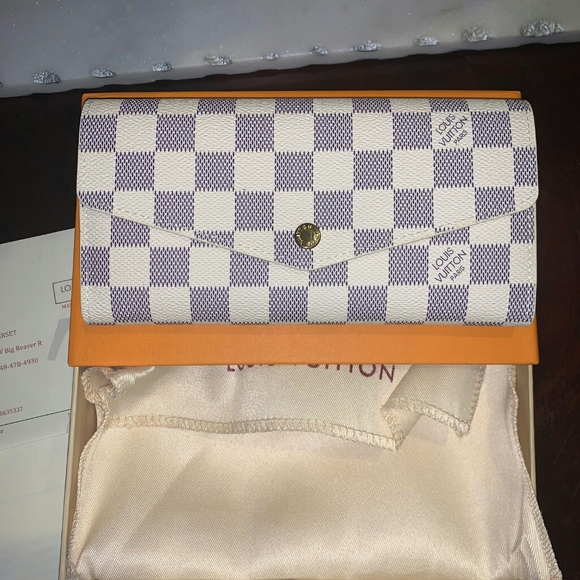 Handbags - Sarah damper wallet